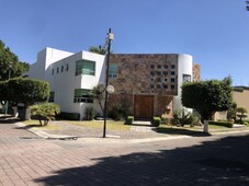 Residencia en PUERTA DE HIERRO fraccionamiento en Puebla de lujo
