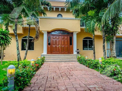 Casa En Venta En Residencial Campestre Cancun Jvkg8082