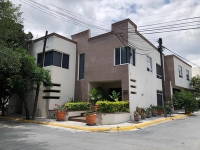 Casa En Venta Zona Contry En El Sur De Monterrey