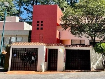 Doomos. Casa en venta en fraccionamiento zona Interlomas