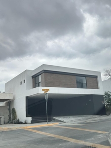 Doomos. Casa en Venta en Las Esmeraldas Residencial, Monterrey, N. L.