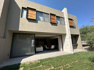 Casa En Venta En Campanario Norte, 3 Recamaras, 4.5 Baños, B