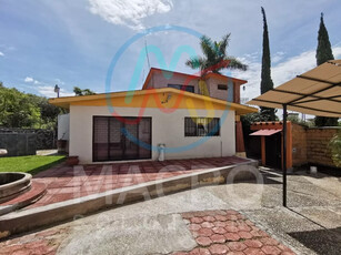 Casa En Venta En Fracc. Altos De Oaxtepec Cerca Del Centro Con Alberca Y Jardín Apta A Creditos