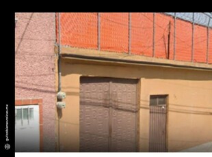 Doomos. Casa en Remate Bancario en Calle 321, Col. Nueva Atzacoalco, Gustavo A. Madero. CDMX.