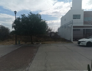 Se Vende Terreno En Real De Juriquilla De 300 M2, En La 1er