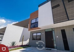 casa con roof garden a la venta en zakia,