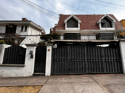 Casa En Naciones Unidas Y Av Patria