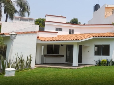 Casa en venta en Zona Dorada de Cuernavaca - 3 habitaciones - 220 m2