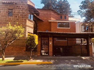 Casa en Venta o Renta en San Carlos, Metepec, San Carlos - 2 baños