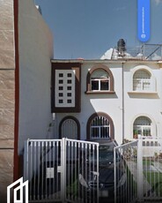 Doomos. Casa en Remate Bancario; Vicente Morales, Col. Peña Blanca, Morelia, Michoacán.