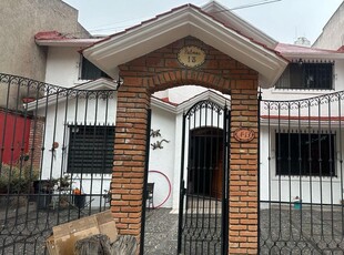 Doomos. Casa en Renta en Fraccionamiento La Virgen, Metepec Estado de México