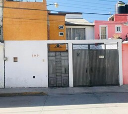 Doomos. Casa en Venta en Colonia San Bartolo, Pachuca Hidalgo - Con amplio jardín