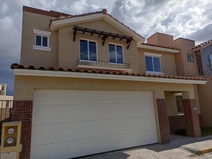 Doomos. Casa en Venta en Real Madeira Pachuca de Soto GIS 24-3404