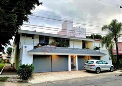 casa en renta en residencial victoria con acabados de lujo y jardín grande