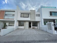 casa en venta condominio cerrado con amenidades 3 niveles 3 recamaras, 3 autos