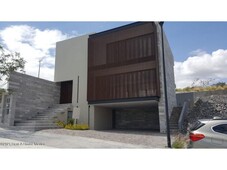 Doomos. Hermosa residencia en venta en Lomas del Campanario Norte - NR