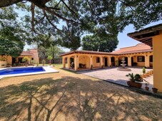 ¡BAJA DE PRECIO! Hermosa casa en venta en zona exclusiva en Cuernavaca