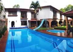 VENTA CASA ¡ESTRICTA SEGURIDAD! HERMOSA, ESTILO CUERNAVACA, COL. VISTA HERMOSA