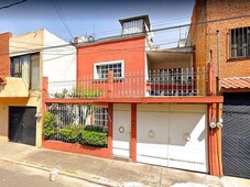 venta de casa cercana al club campestre de la ciudad de méxico, con jardín