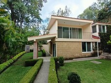 VENTA DE CASA EN CONDOMINIO, ESTILO MODERNO, COL. RANCHO CORTES