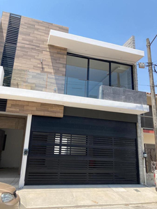 Fraccionamiento Costa De Oro Casa En Venta Nueva Con 3 Recamas , Cto Tv, Cto Servicio, Estacionamiento Techado Excelente Ubicación