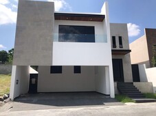 Doomos. CASA EN VENTA FRACCIONAMIENTO CAROLCO CARRETERA NACIONAL MONTERREY