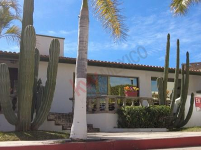 Amplia Casa En Lomas De Miramar, En Guaymas En Esquina Con Acceso Por Las 2 Calles