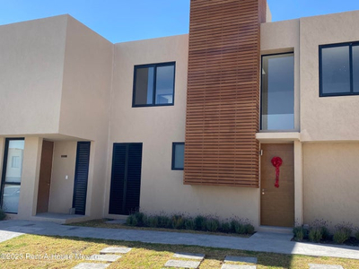 Zakia -en Venta Casa De 2 Recamaras 3 Baños 2 Cocheras