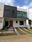 casa en venta 3 niveles frente a parque valle imperial, zapopan, jal.