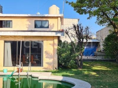 Venta Casa de 1000 M2 con Alberca y amplio Jardín a 2 min Boulevard Cuauhnáhuac