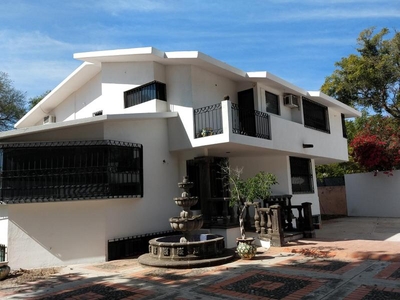 Casas en venta - 1058m2 - 4 recámaras - Jurica - $8,150,000