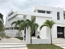 Doomos. Casa en Venta/Renta, 3 Recámaras en Isla Dorada, Zona Hotelera , Cancún