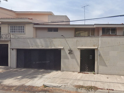 Casa En La Colonia Lomas De Tecamachalco, En Naucalpan, Excelente Ubicación (r6)