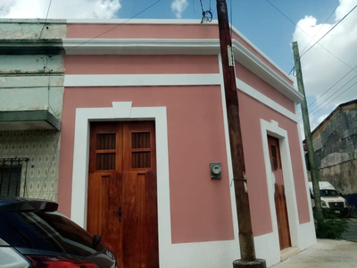 Casa En Venta En Esquina En El Centro En Mérida, Yucatán
