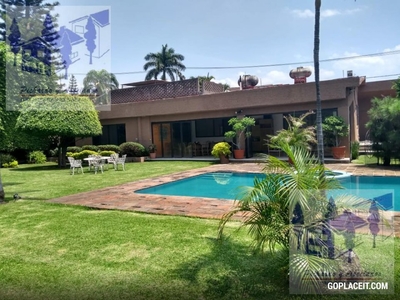 Se vende casa de un nivel en Jardines de Delicias, Cuernavaca Morelos, onamiento Jardines de Delicias - 4 baños - 607.00 m2