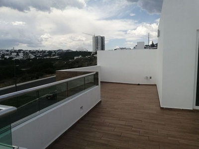 Bonita Residencia en Lomas de Juriquilla, 4ta Recamara en Roof Garden, Jardín.