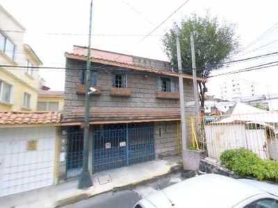 CASA CON LOCALES COMERCIALES A 5 MINUTOS DE VIADUCTO TLALPAN