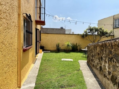 Casa en venta en Tzompantle Cuernavaca con jardín privado