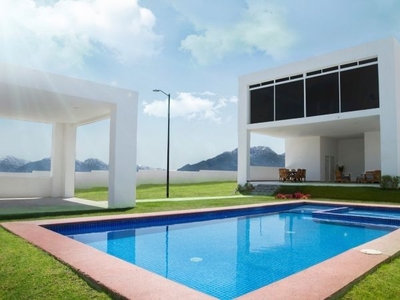 Hermosa Casa en Juriquilla San Isidro, Alberca, 3 Recámaras, Jardín, 2.5 Baños