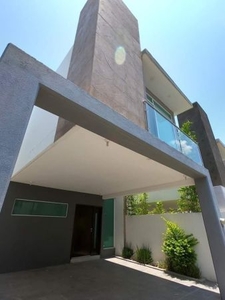Preciosa Casa en Juriquilla, San Isidro, Alberca, Equipada, 3 Recamaras, Lujo