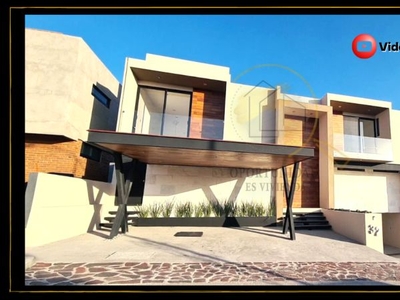 RESIDENCIA DE LUJO EN VENTA EN ALTOZANO QUERETARO CON GARAGE