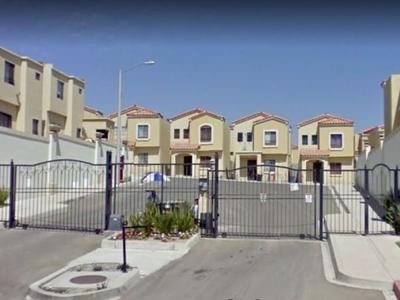 VENTA, CASA EN REMATE BANCARIO EN RESIDENCIAL BARCELONA TIJUANA BAJA CALIFORNIA,