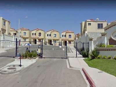 VENTA, CASA EN REMATE BANCARIO EN RESIDENCIAL BARCELONA TIJUANA BAJA CALIFORNIA,