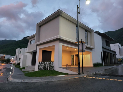 Casa En Venta En El Uro, Monterrey, Nuevo León