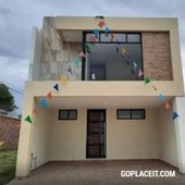 En Venta, Increible casa en Fraccionamiento Belmonte en Cuautlancingo - 3 habitaciones - 155 m2