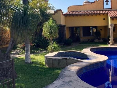 CASA EN RENTA EN JARDINES DE CUERNAVACA