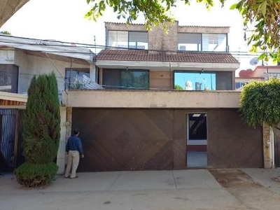 Doomos. Casa ADJUDICADA en venta de REMATE BANCARIO, Campestre Coyoacán, CDMX