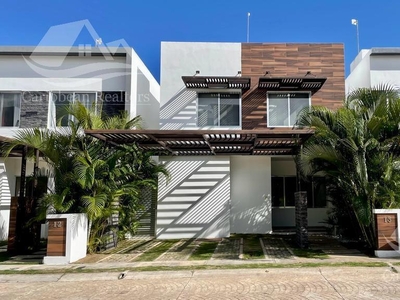 Doomos. Casa en venta en Residencial Aqua Cancun B-HCS6354
