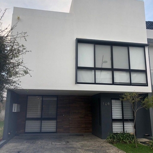 Casa en Venta con Acabados de Lujo en Solares Coto Zanthe