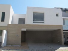 casa en venta en parque nuevo león en lomas de angelopolis - 5 baños - 239 m2